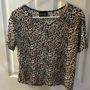Cropped Leopard Print Tee. M.